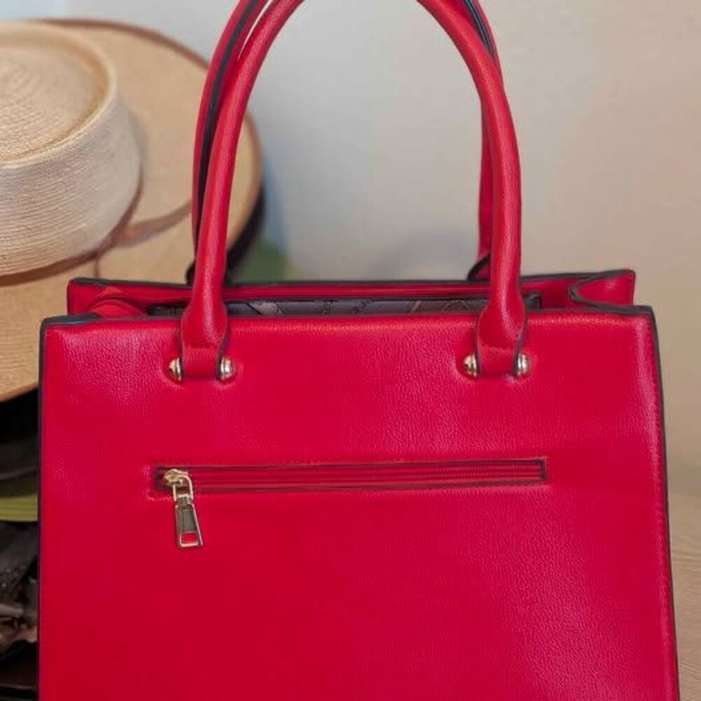 LA Terre Fashion Red Leather Purse - Excellent Condition